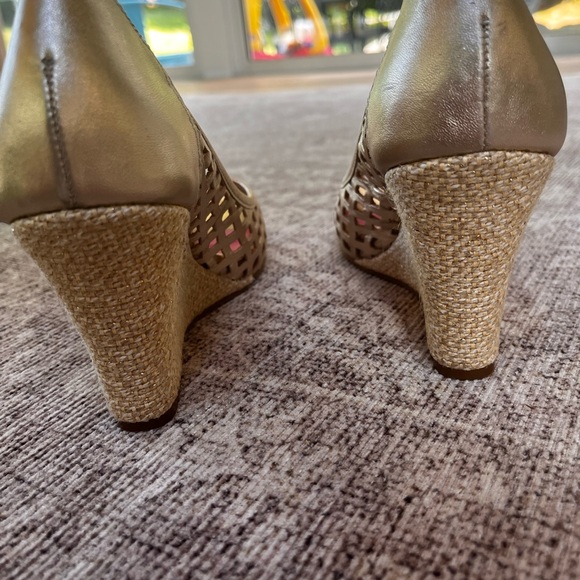 Lilly Pulitzer Gold Wedges - Picture 11 of 13